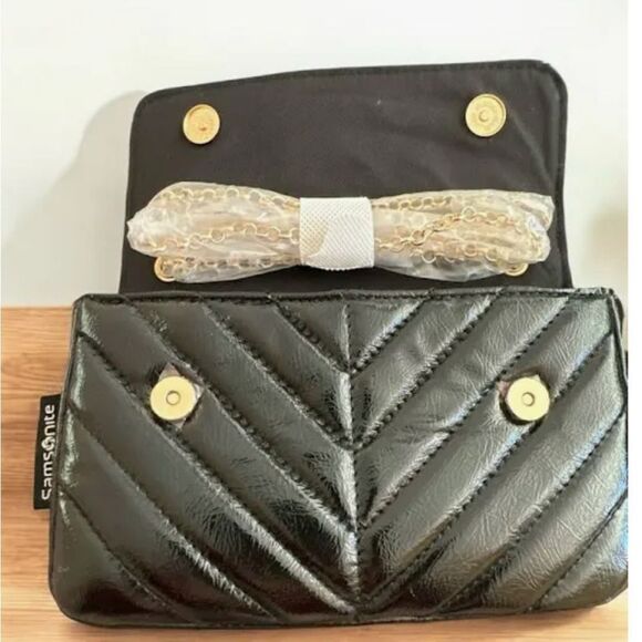 NWT Nicole Miller Black Vegan Leather Quilted Small Handbag Crossbody Gold Chain - Picture 3 of 7